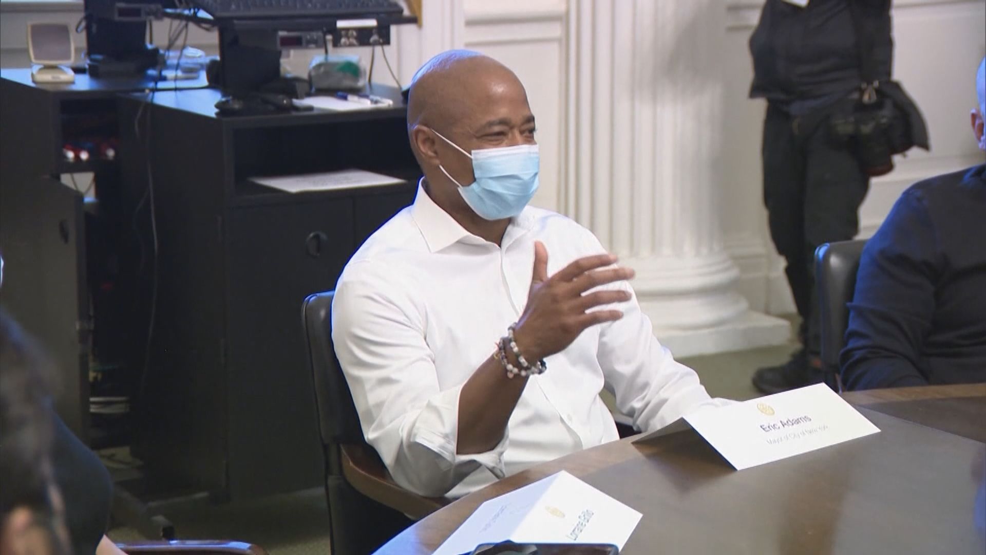 紐約市新任市長乘地鐵視察民情