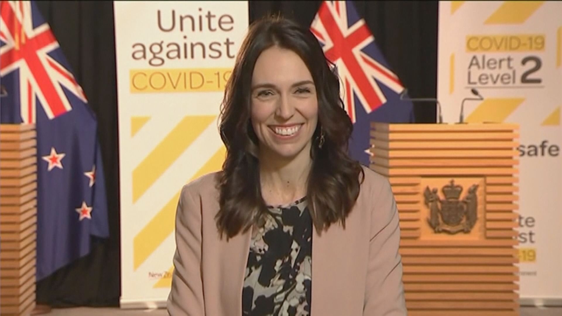 【臨危不亂】新西蘭總理電視直播期間遇地震