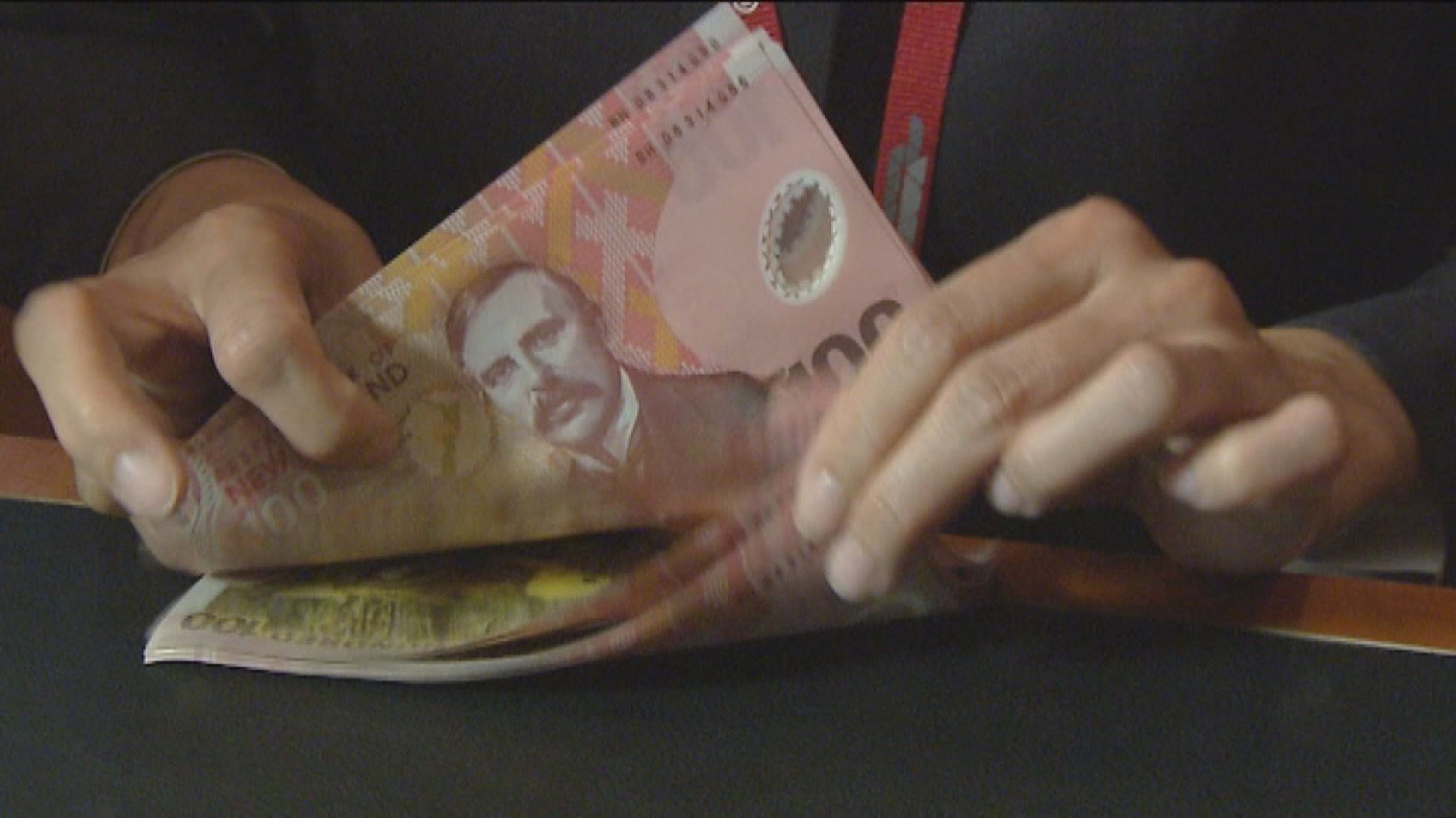 新西蘭維持利率於紀錄低位不變