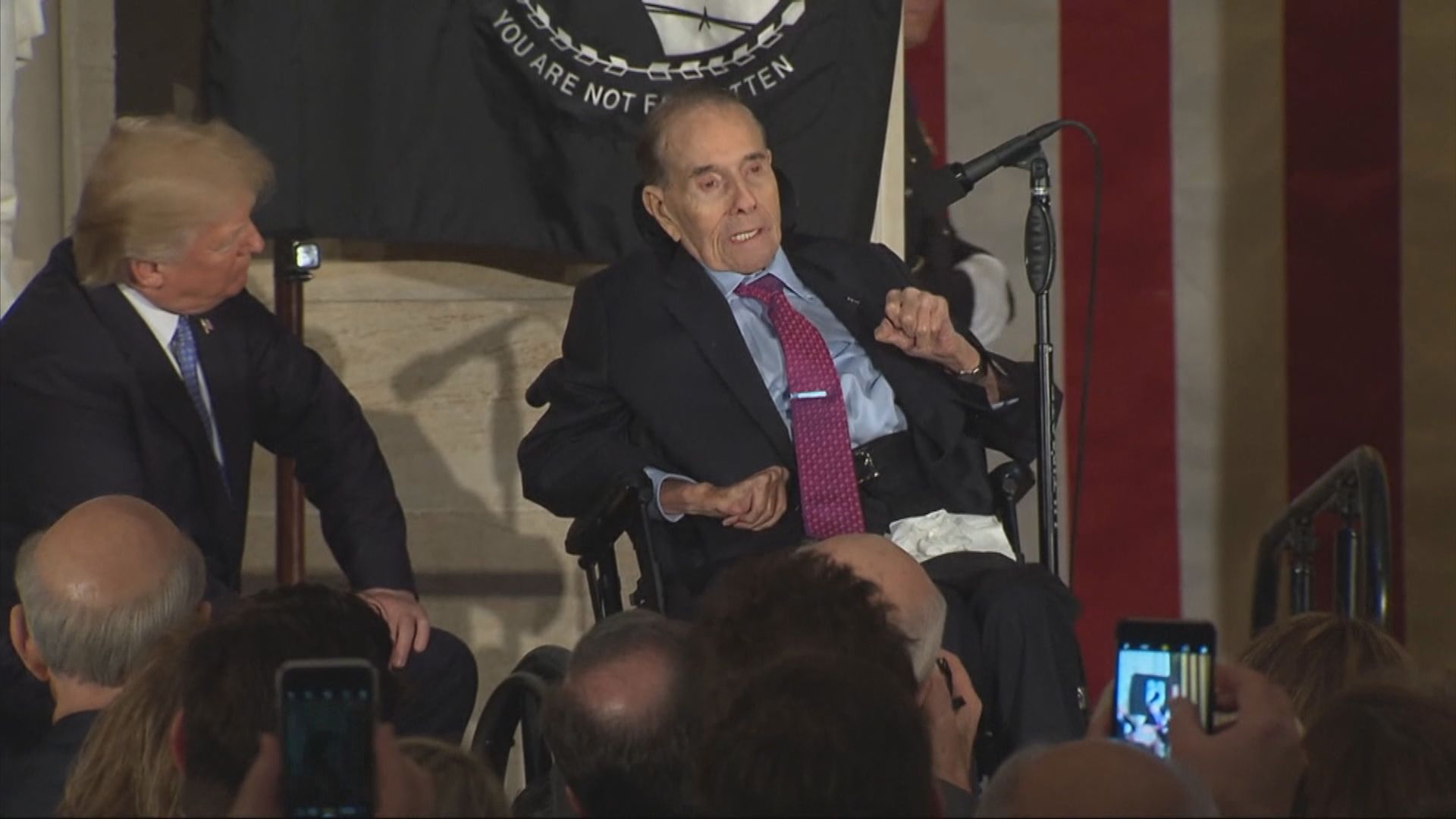 美國共和黨資深參議員多爾逝世終年98歲