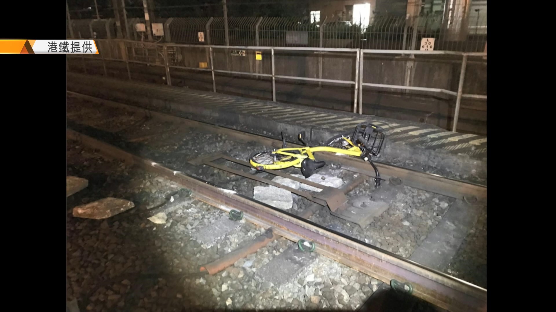 港鐵上水站及大學站先後被發現有雜物阻塞路軌