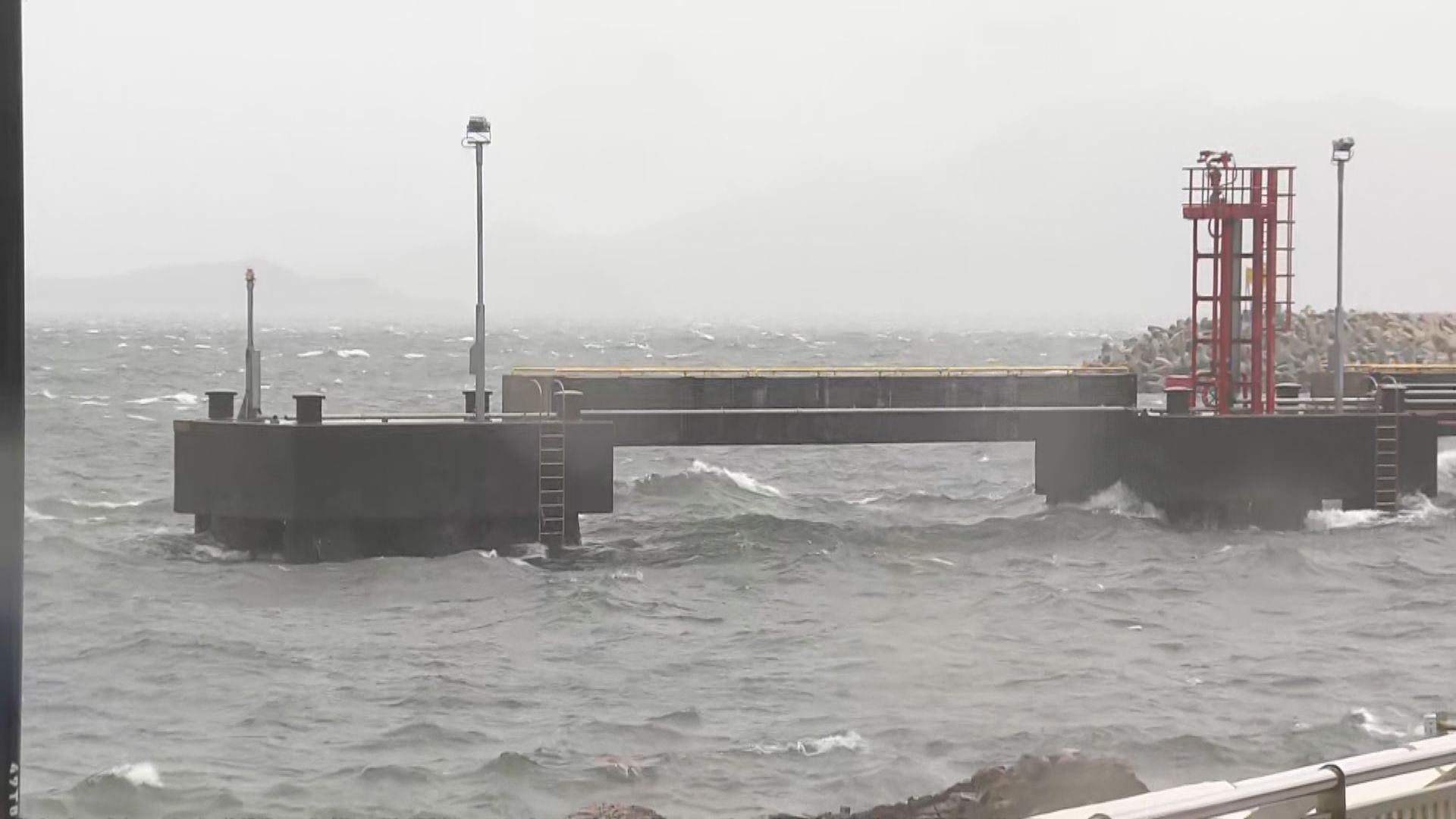 天文台考慮今晚六時至九時改發八號烈風或暴風信號