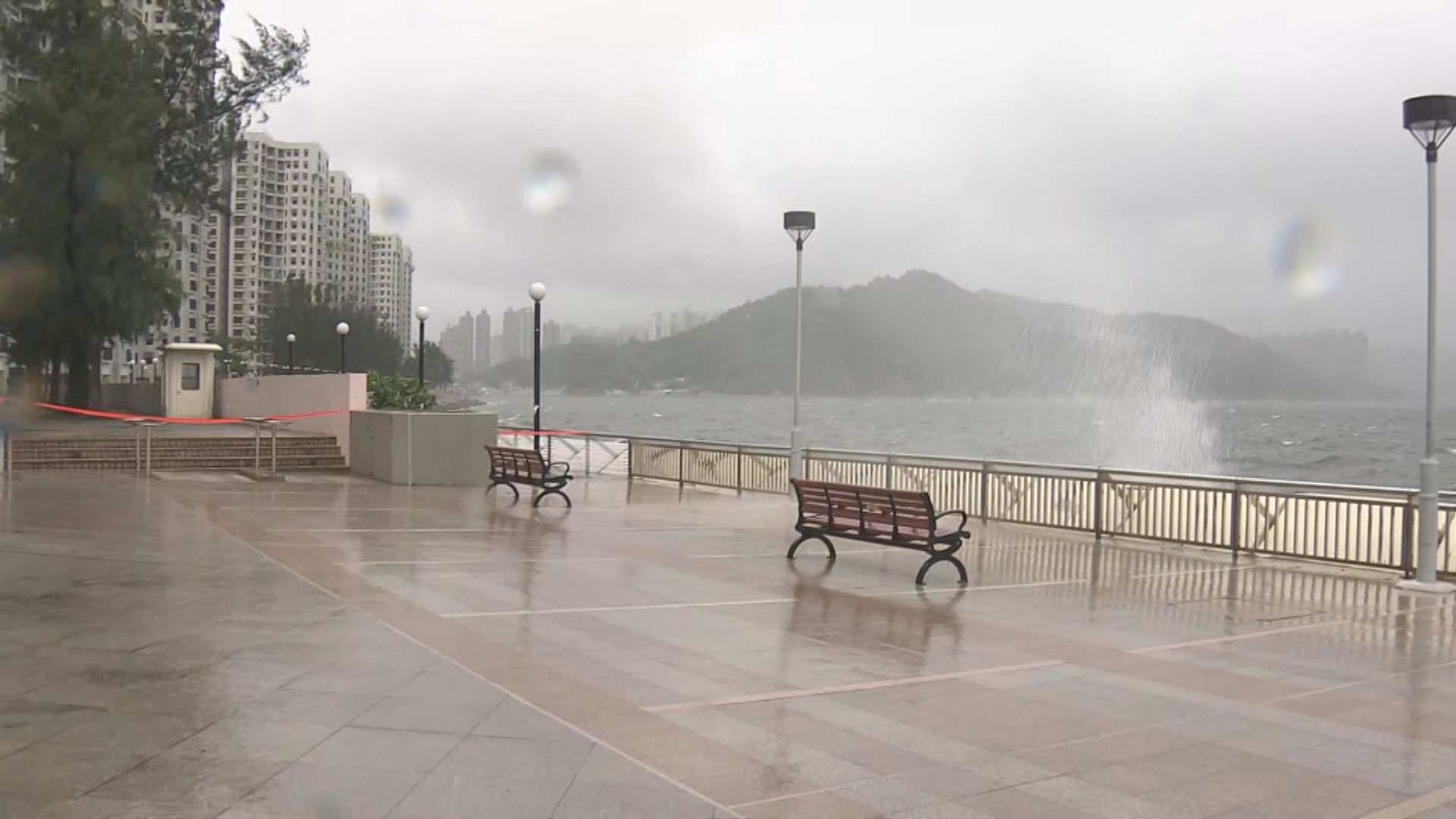 天文台考慮傍晚六時至晚上九時改發八號信號