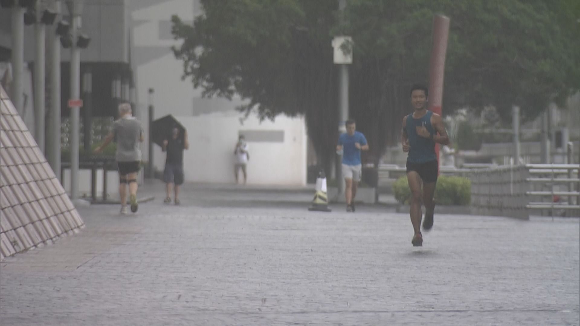 天文台多次推遲改發三號波　因「獅子山」移動較預期慢