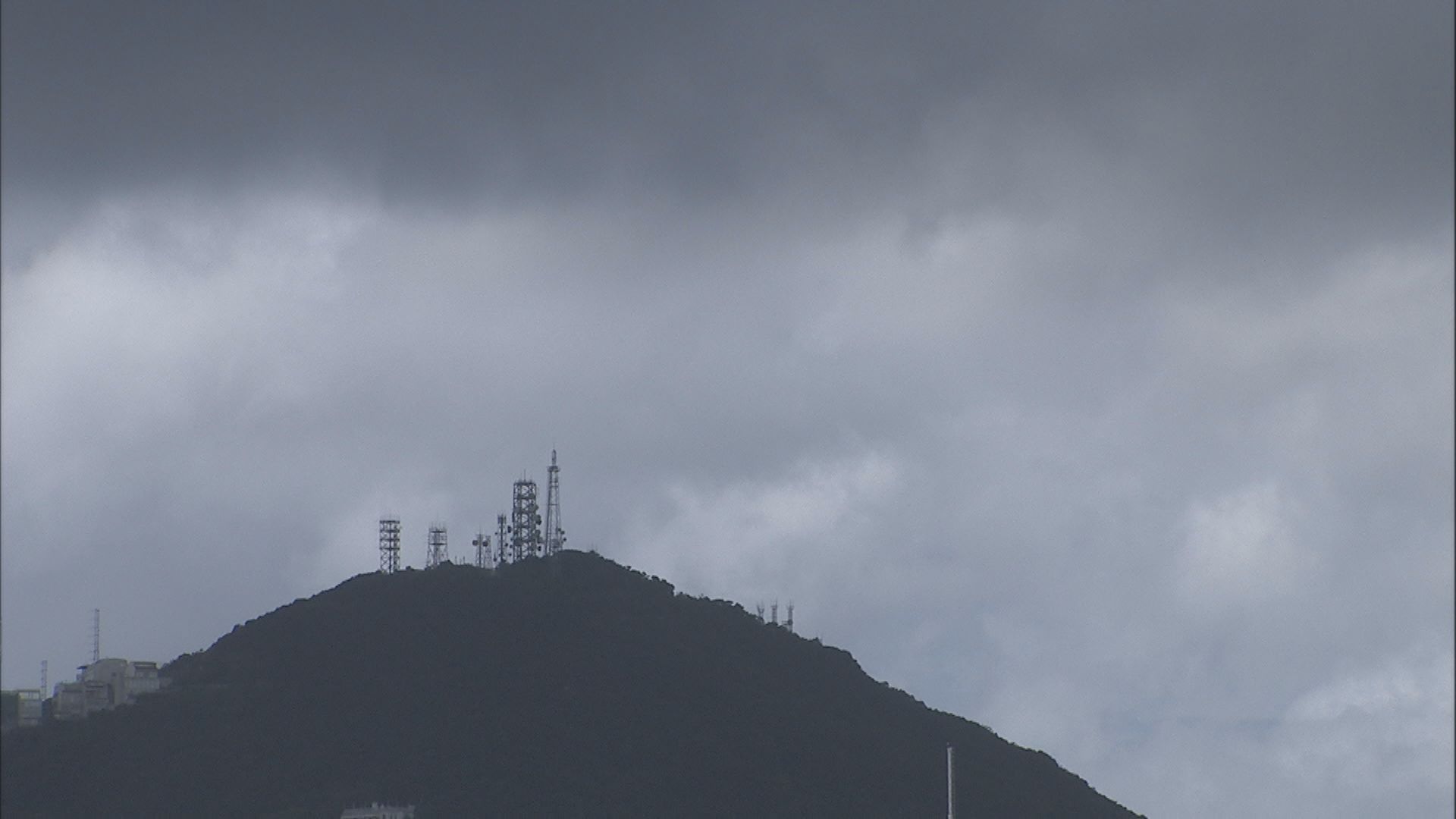 天文台視乎低壓區發展及動向考慮發一號戒備信號