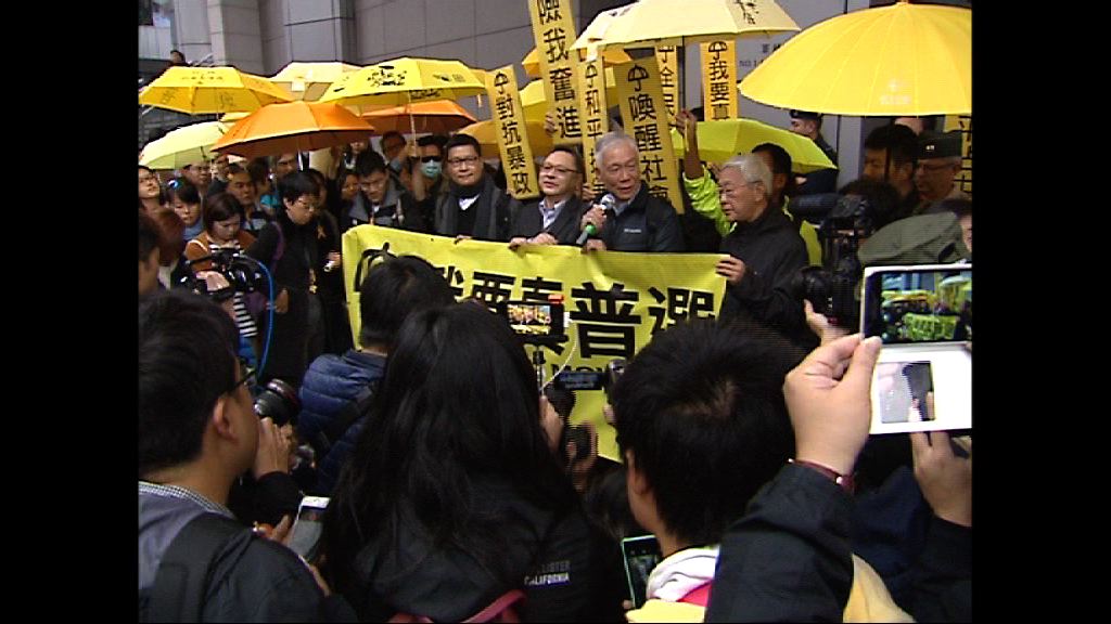 警方消息指被預約拘捕涉八男一女