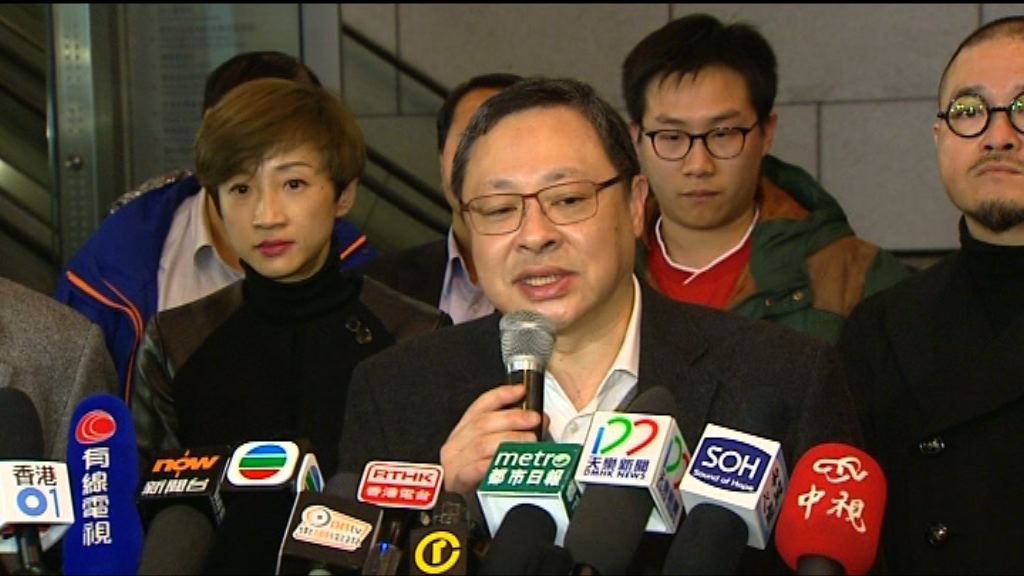 佔中三子等九人到警察總部接受預約拘捕