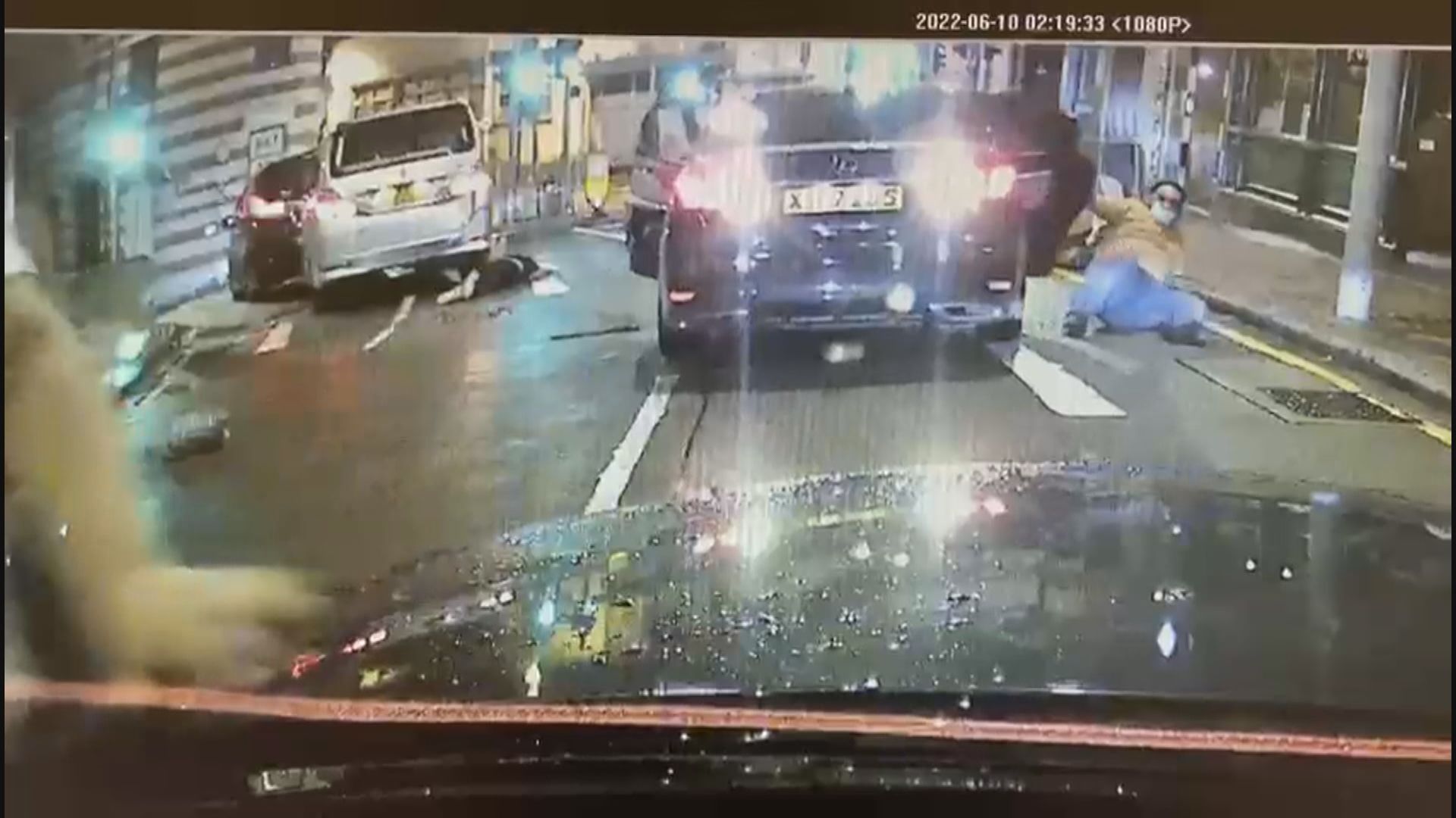 中環發生槍擊及斬人案　三人送院三人被捕