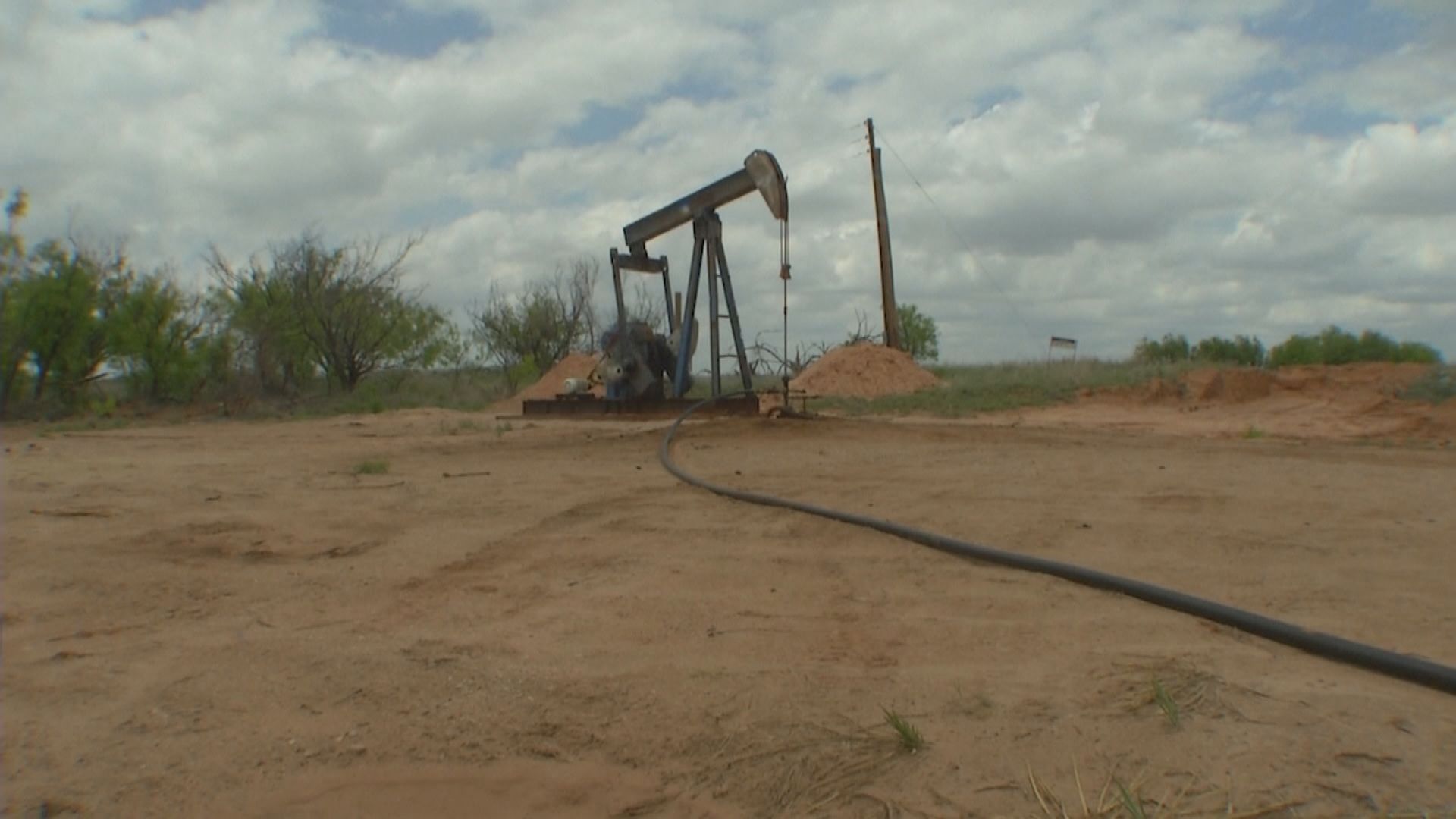 油價升近1%　油組及盟友今召開部長級會議