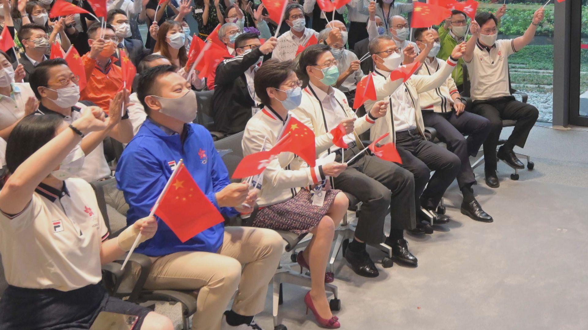 林鄭月娥、徐英偉祝賀何詩蓓贏得銀牌