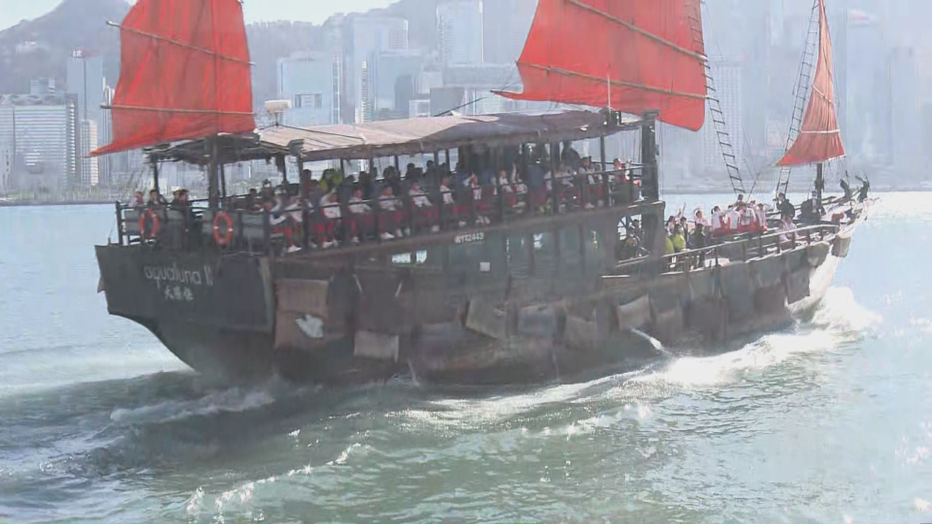 東奧國家隊下午乘船參觀維港