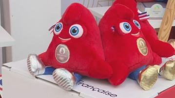 直擊巴黎奧運吉祥物「弗里吉」生產過程 得獎者將獲贈特別版