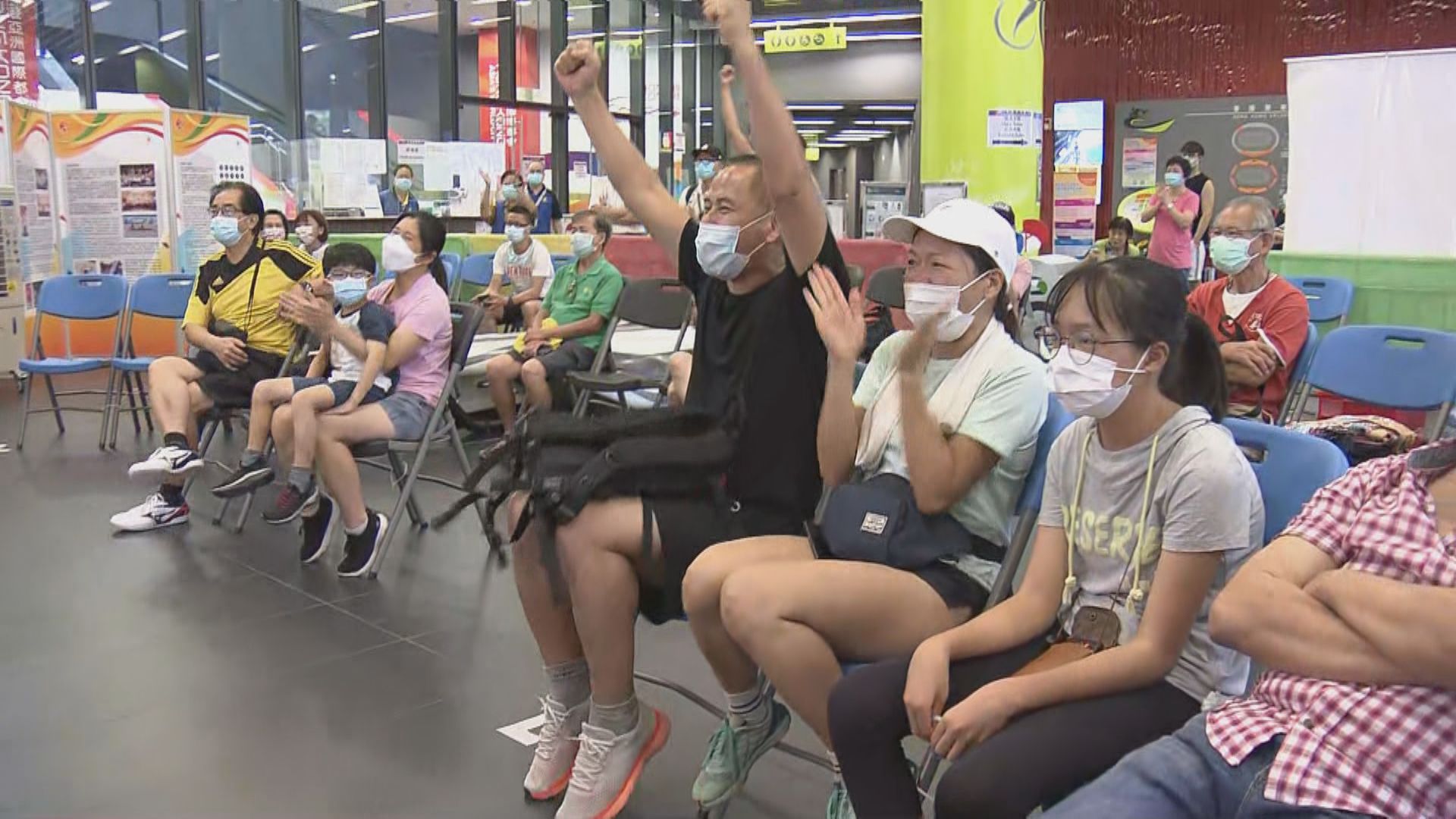 香港單車館直播李慧詩晉級　市民興奮歡呼