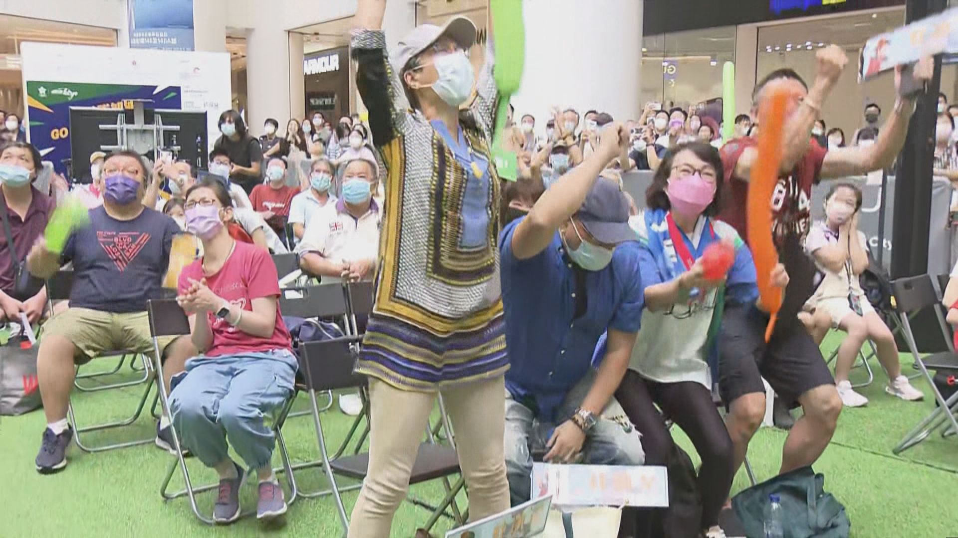 杜凱琹父母見證女兒奪團體銅牌：以她為榮