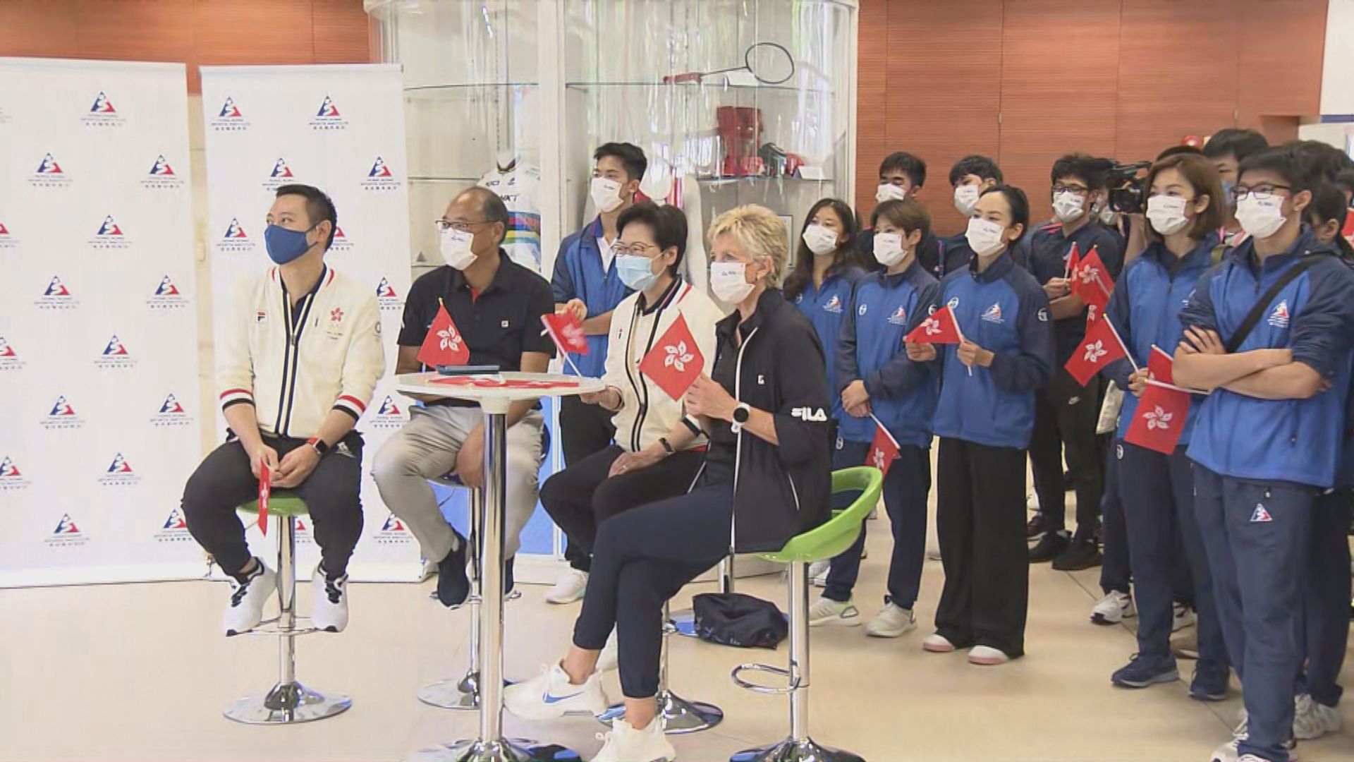 林鄭月娥到體院收看賽事為李慧詩打氣