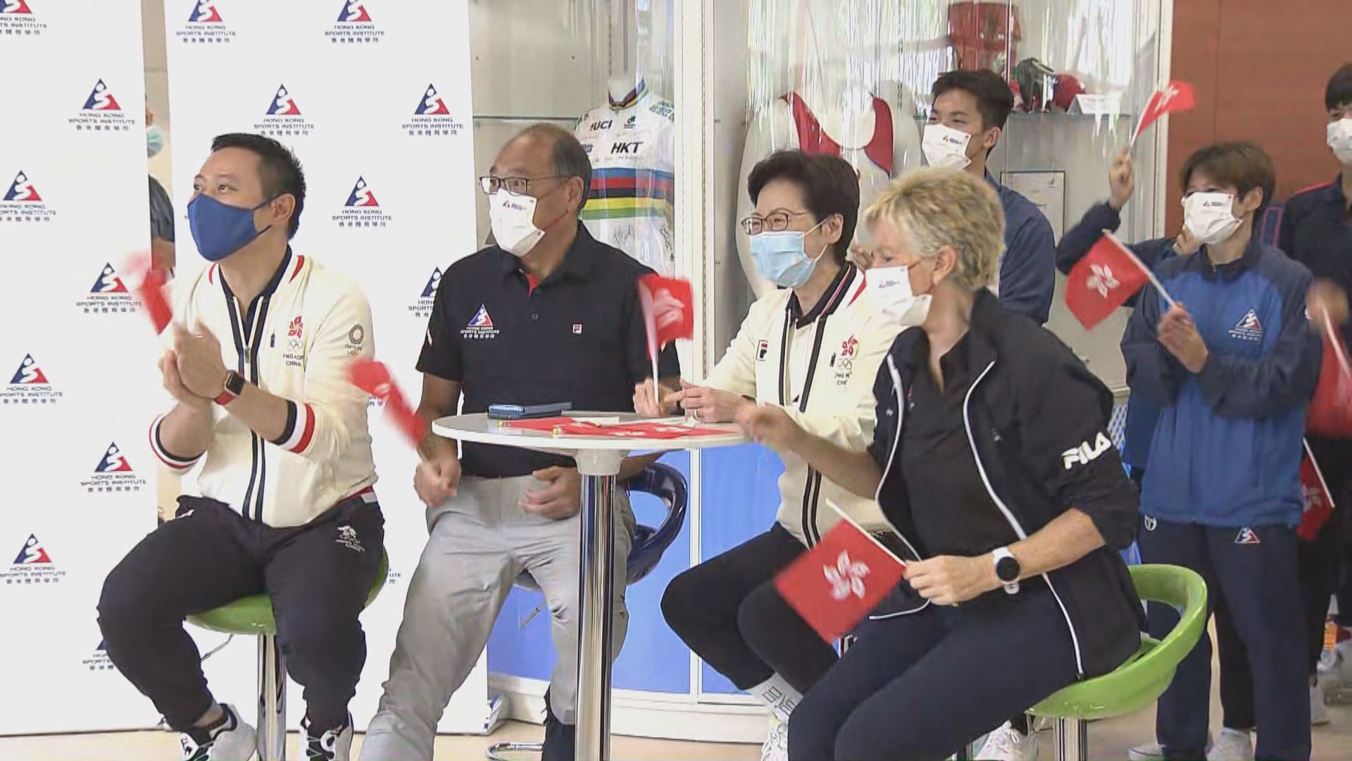 市民商場觀戰打氣　林鄭為李慧詩奪銅牌歡呼