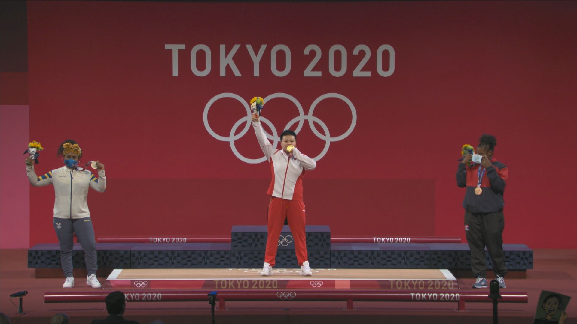 國家隊汪周雨在女子87公斤級舉重奪金