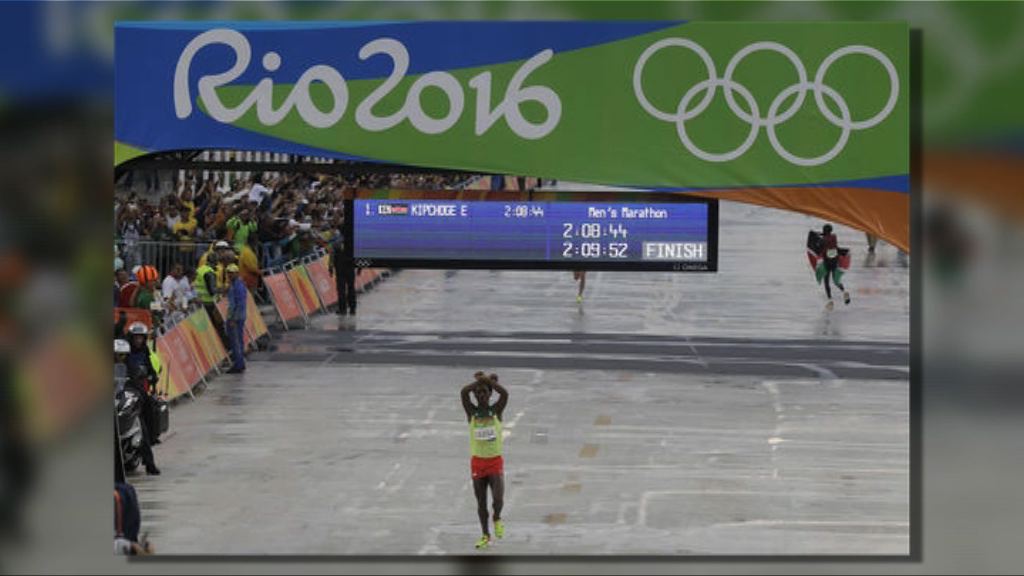 埃塞俄比亞跑手衝線作反政府手勢