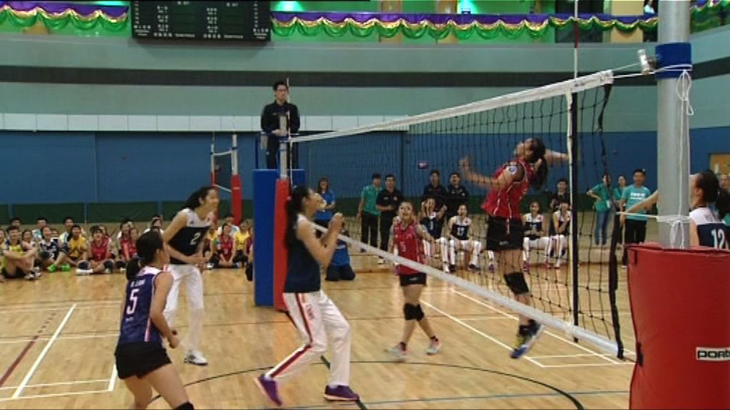 國家女排與青少年運動員切磋球技