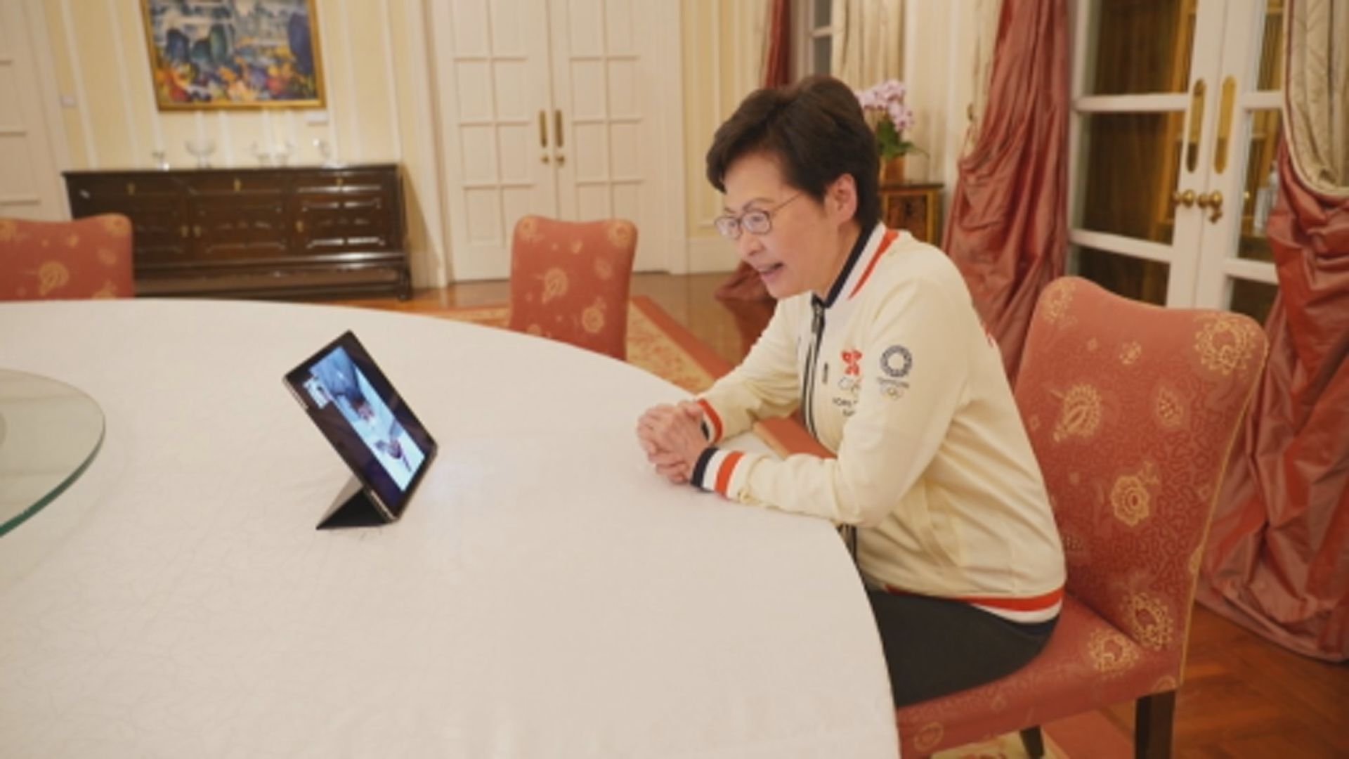 林鄭月娥與張家朗視像通話　祝賀奪奧運金牌