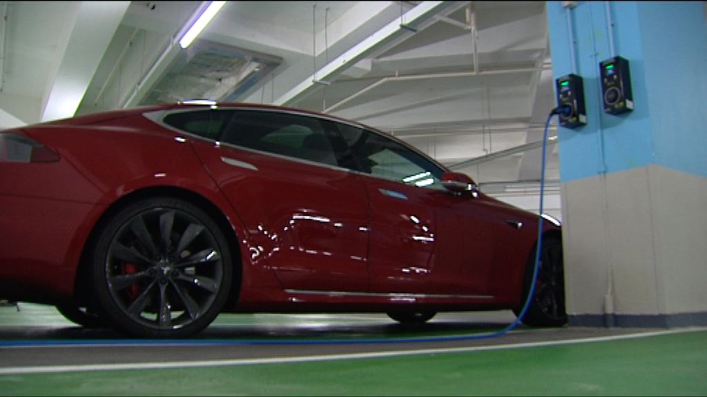 電動車車主怨充電車位供不應求