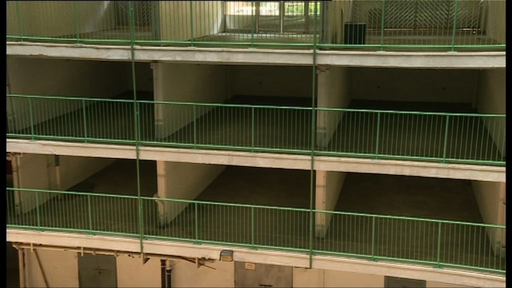 房屋署指不時檢討以閒置公屋作儲物室情況