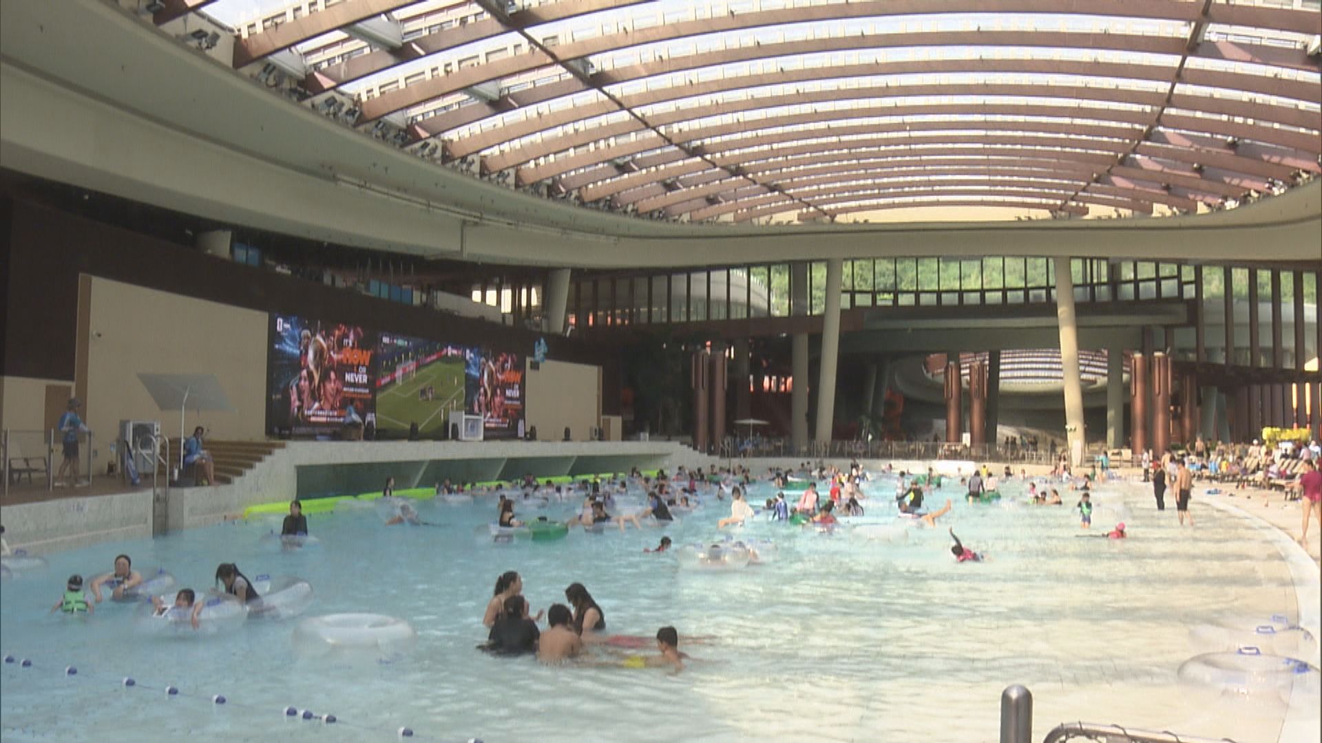水上樂園周六開始在特定日子開放至晚上