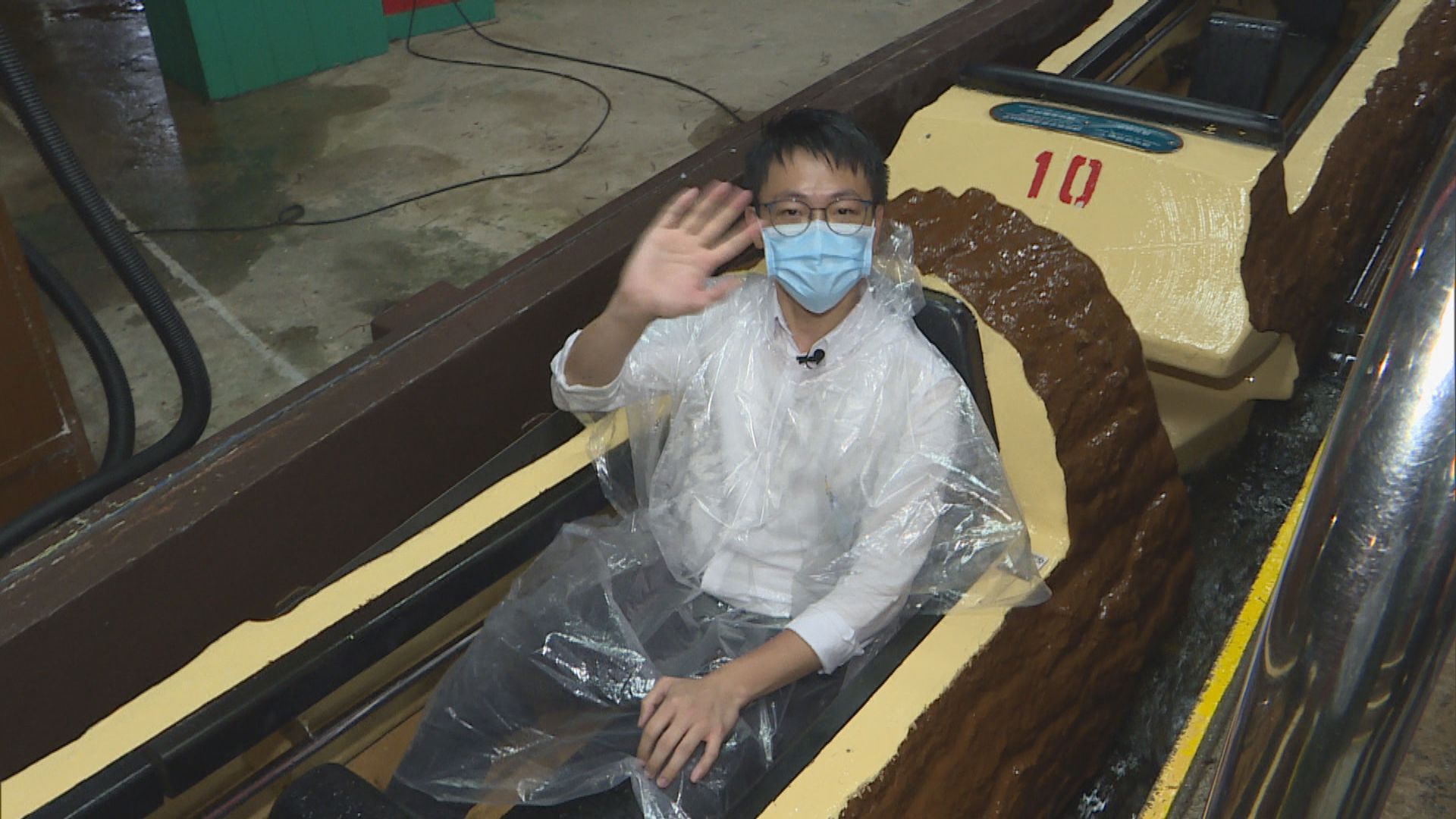 海洋公園三款機動遊戲退役　市民乘飛車賞最後日落