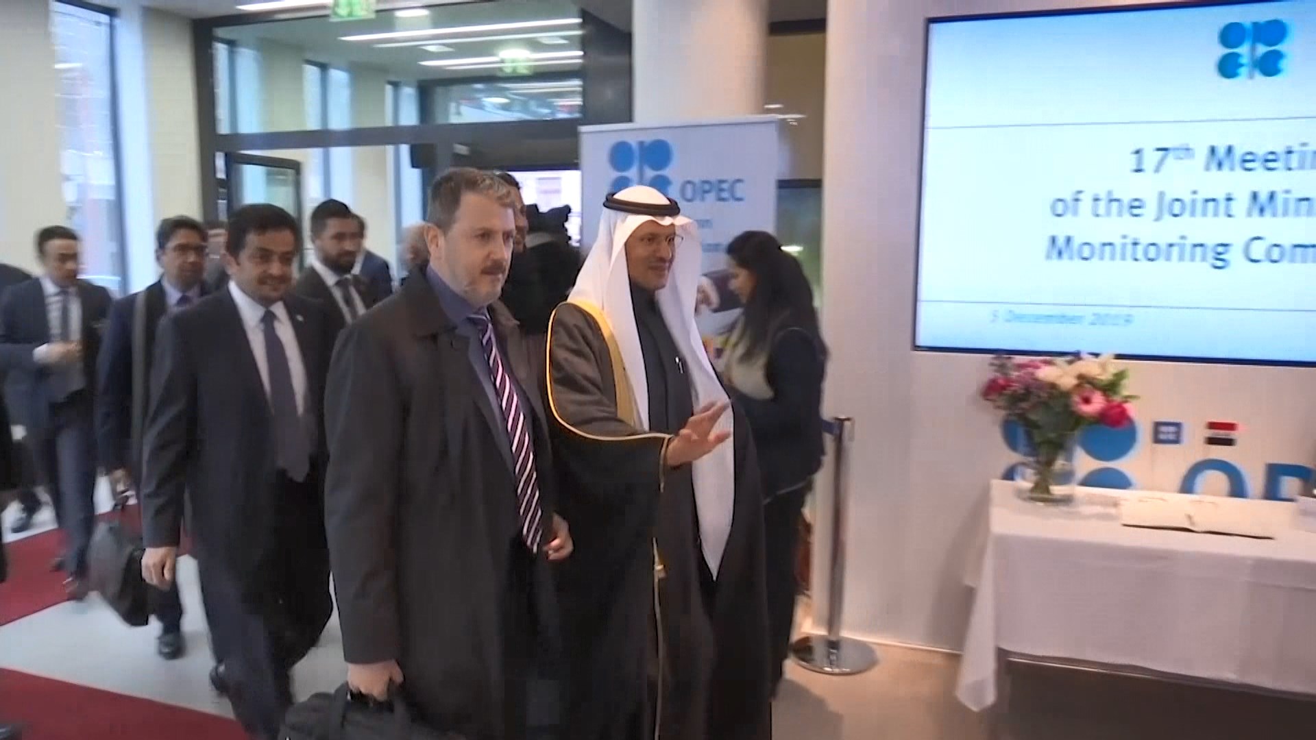 油組首日會議同意明年首季進一步減產多50萬桶