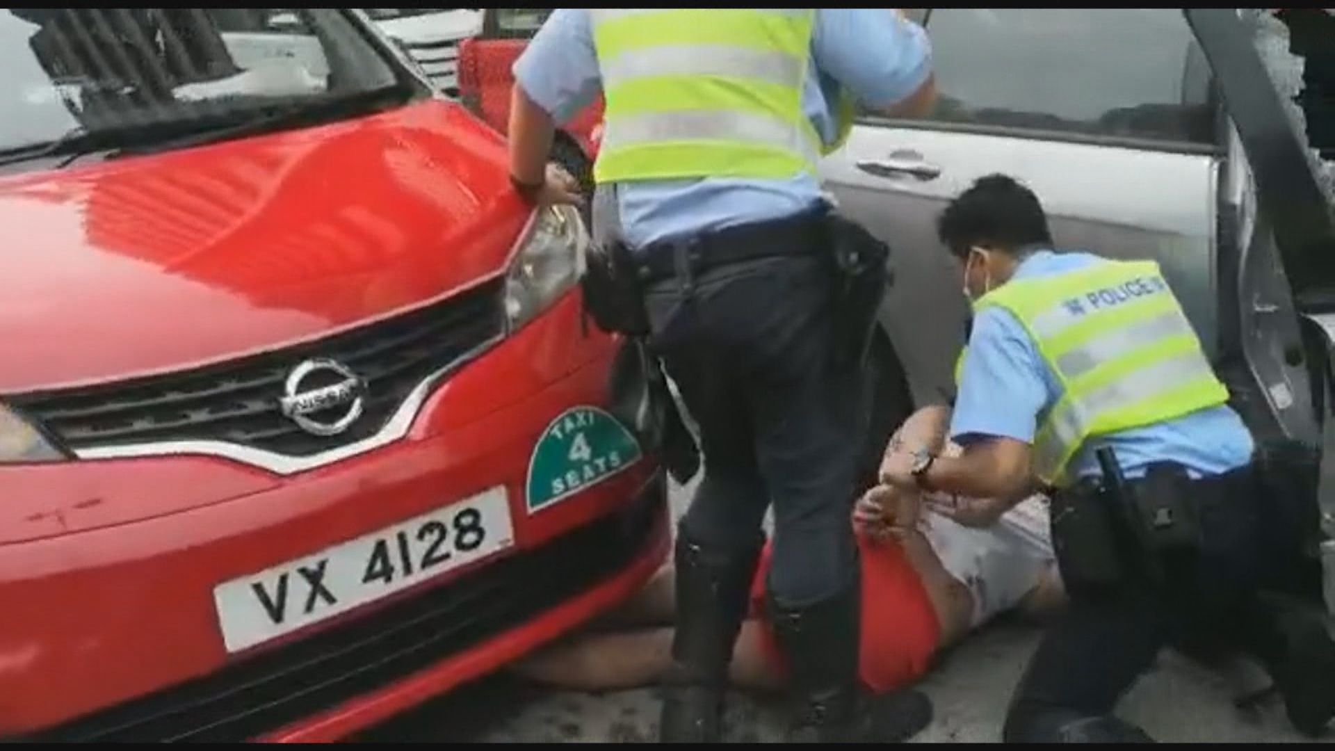 沙田涉狂亂駕駛司機遭警員開槍制服　右肩中槍情況危殆