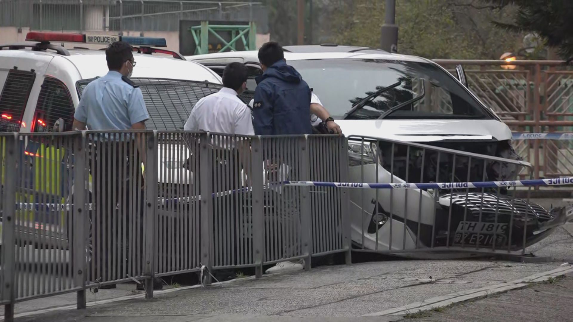 大埔康樂園警開一槍截匪拘四人　相信射中疑犯私家車