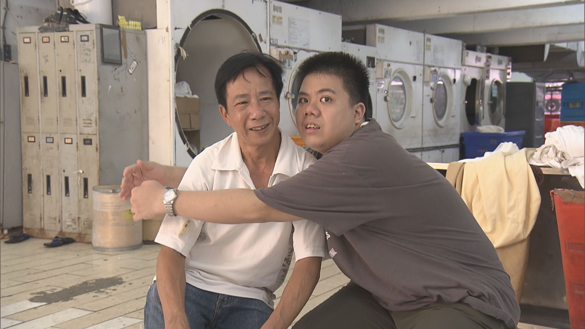 與智障兒子「父子兵」打工 父親盼兒子自食其力