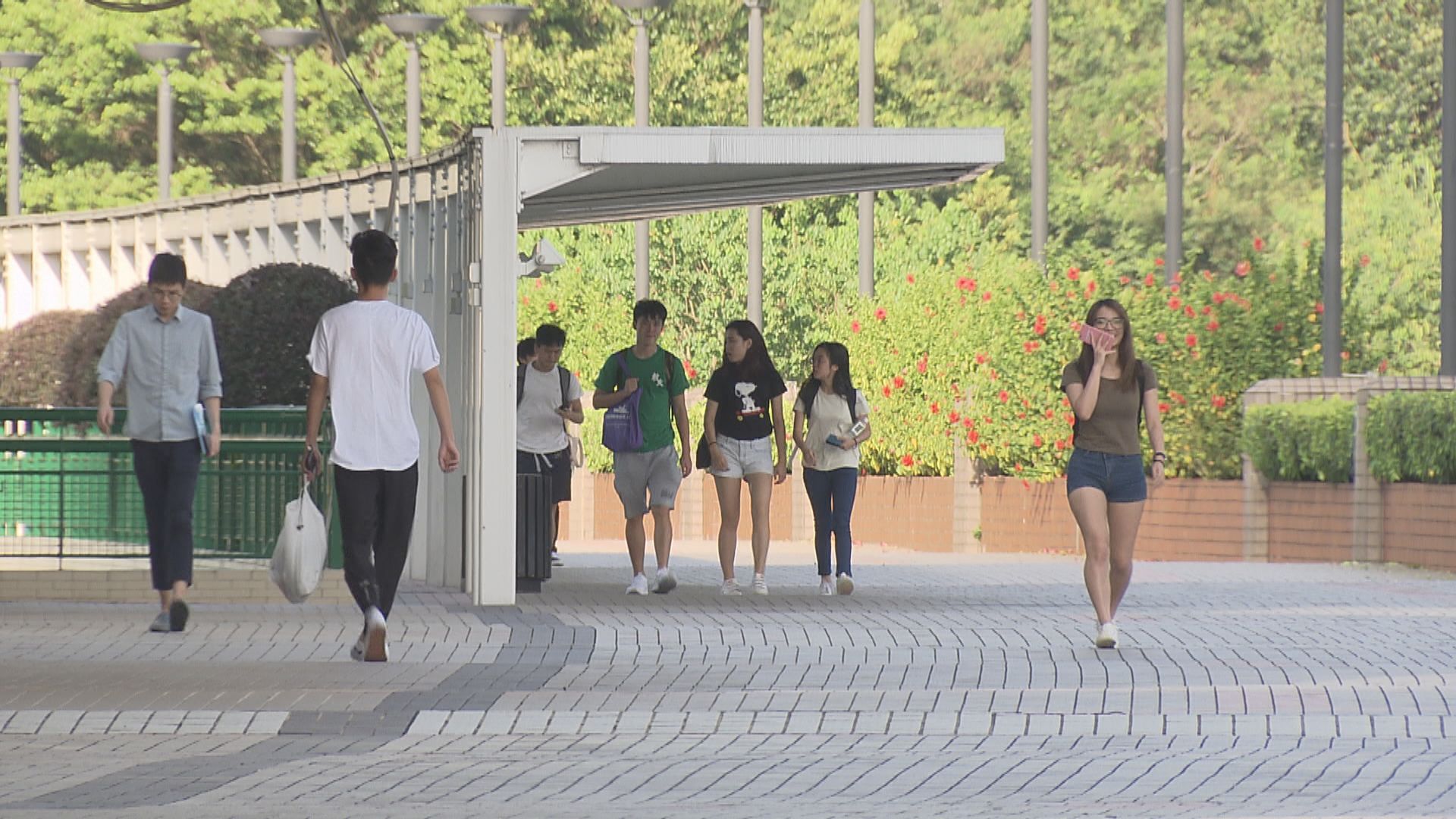 據悉施政報告將提出八大非本地生學額增至40%