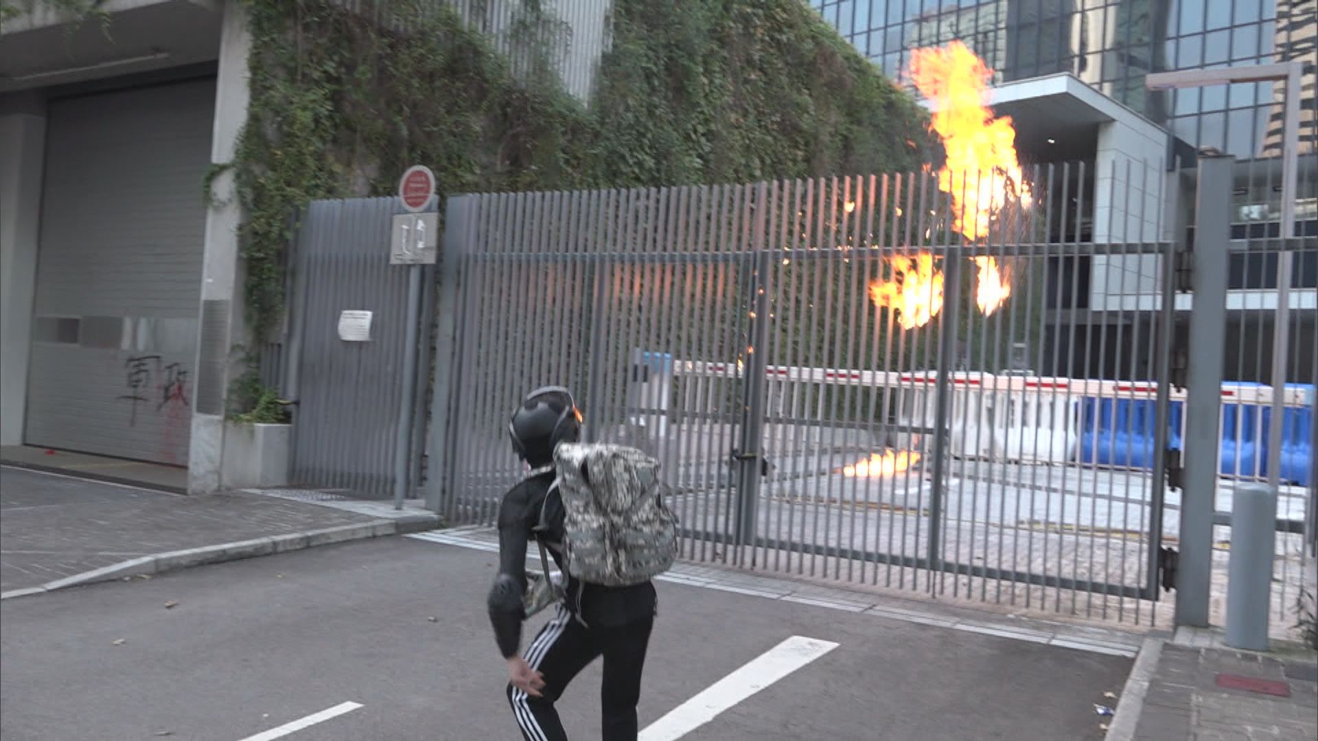 林鄭：去年局勢變化到 「非中央出手不行」地步