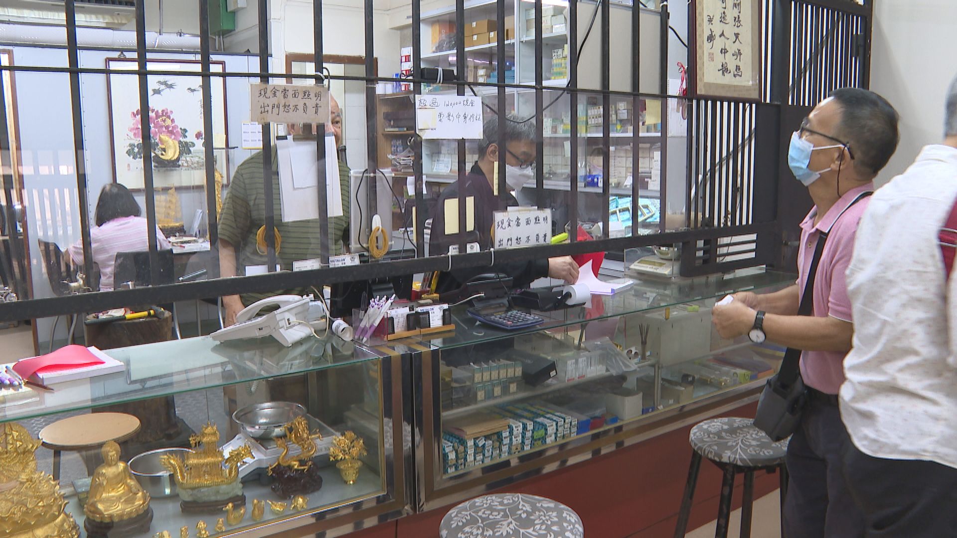 經緯線本周提要｜金價屢創新高　不少市民到收金店放賣金飾