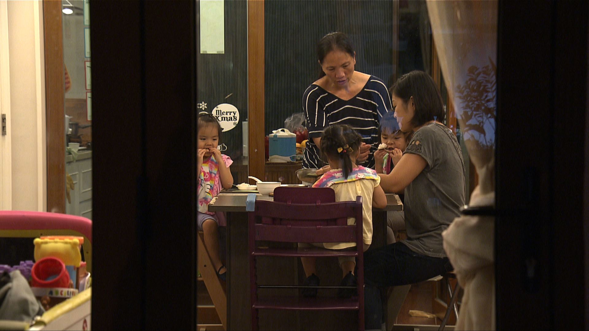 多胞胎家庭照顧開支高負擔沉重