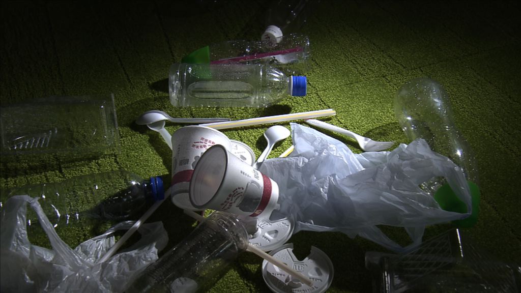 廢膠無出路　環團冀先減用後回收