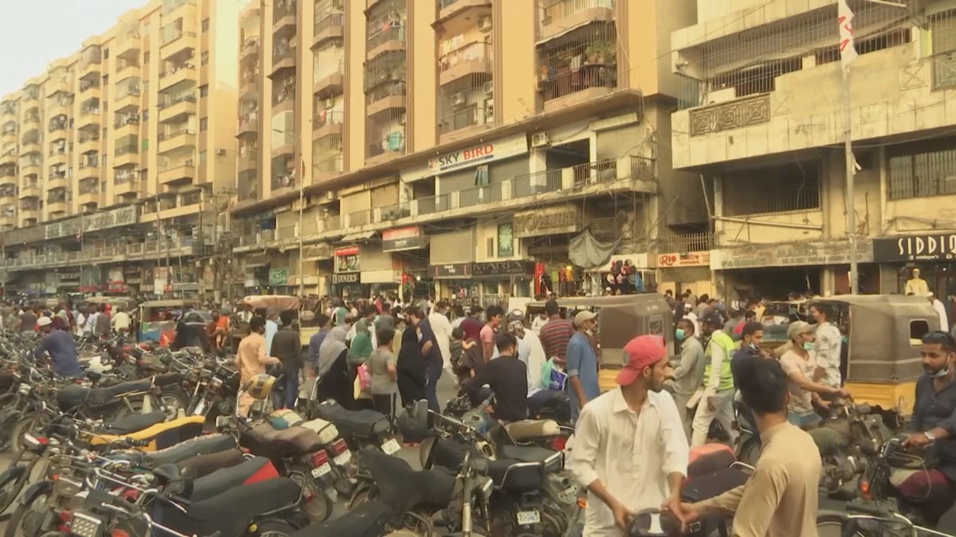 巴基斯坦一名女子遭數百名男子集體性騷擾