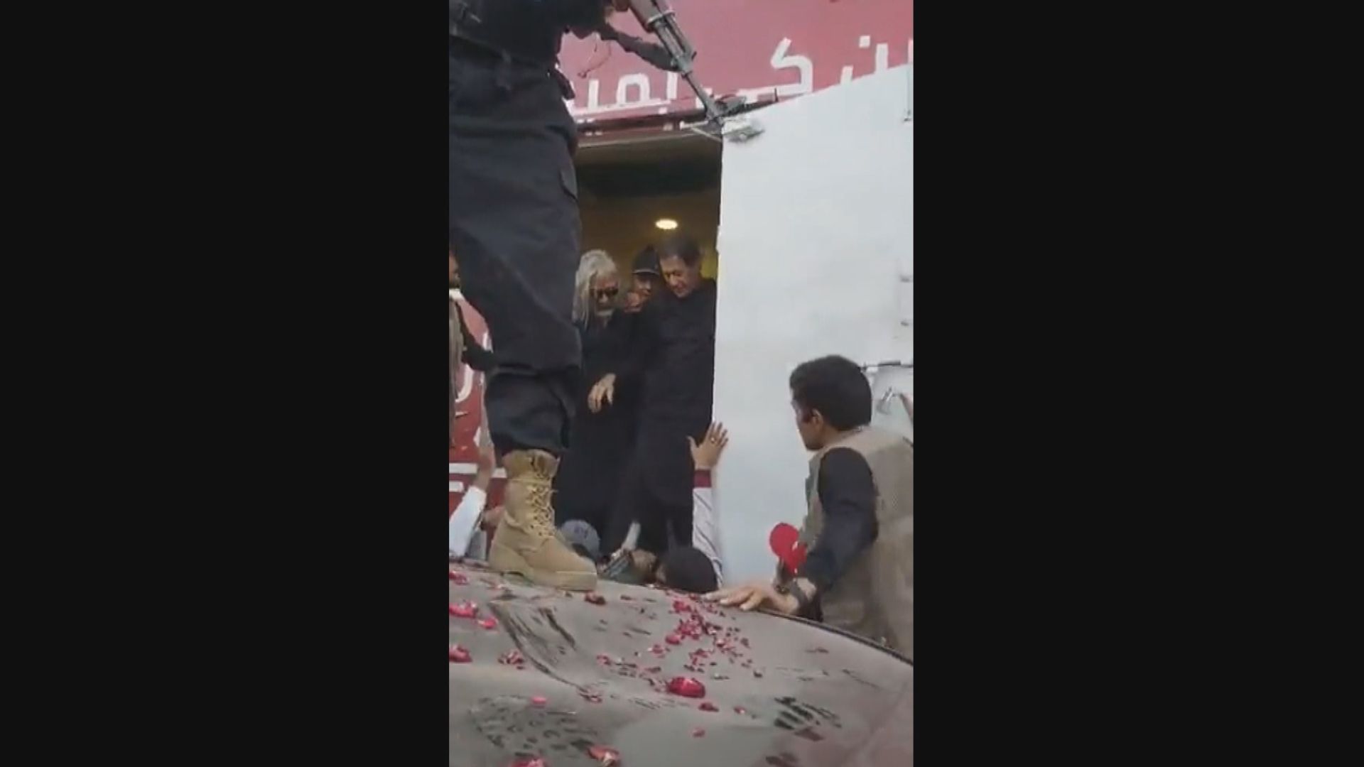 巴基斯坦前總理伊姆蘭汗中槍受輕傷