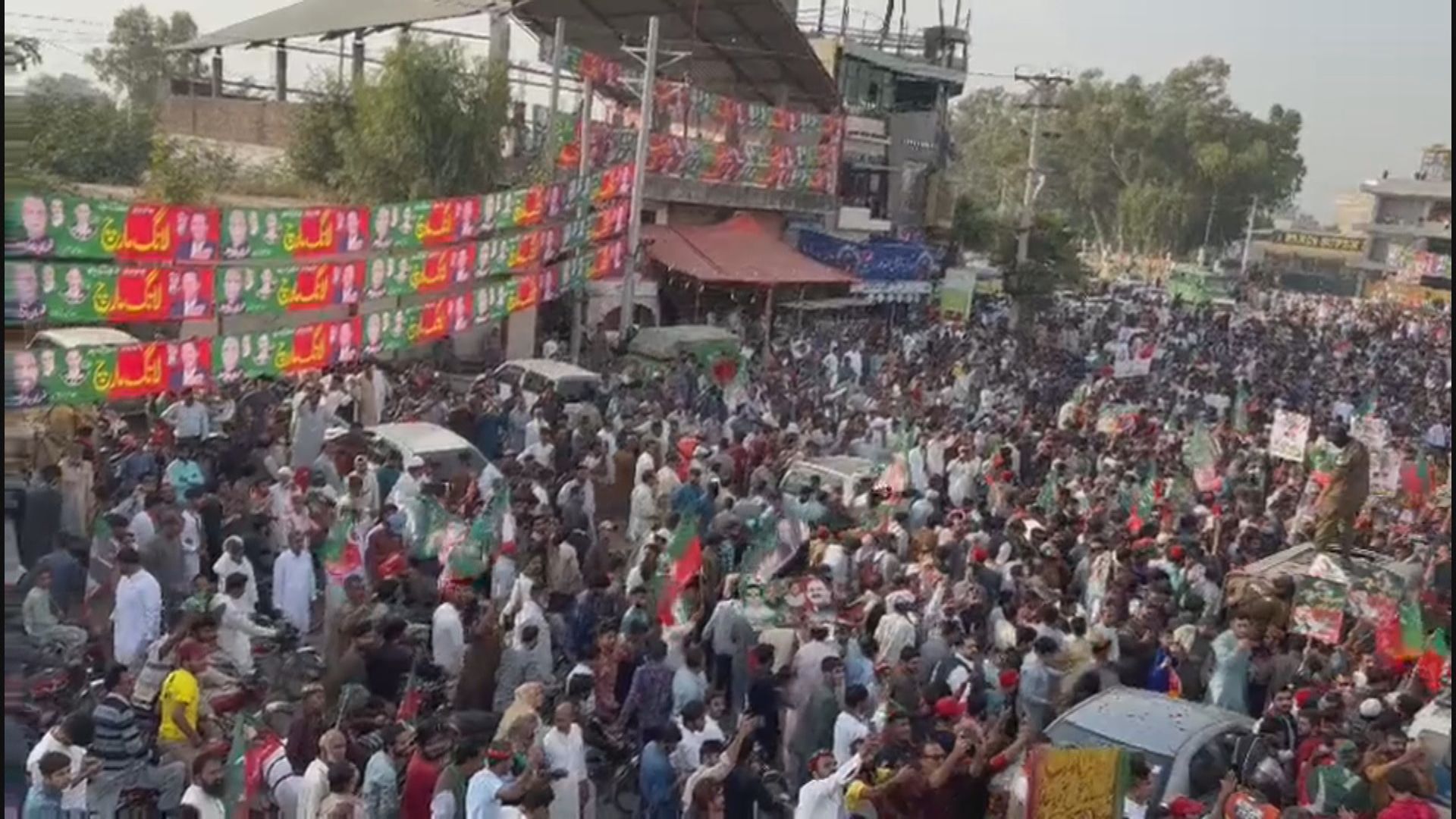 巴基斯坦前總理伊姆蘭汗中槍受傷