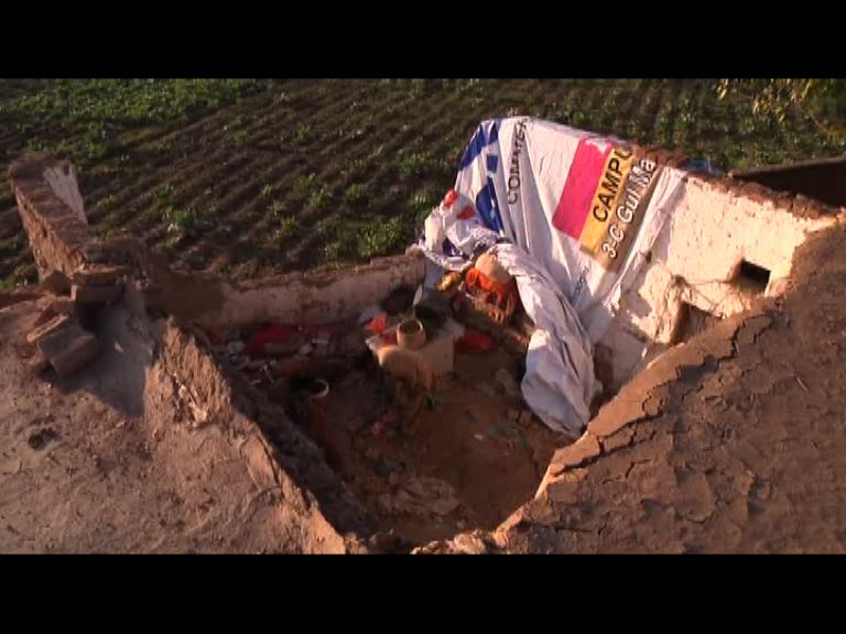 巴基斯坦地震災民冒嚴寒露宿