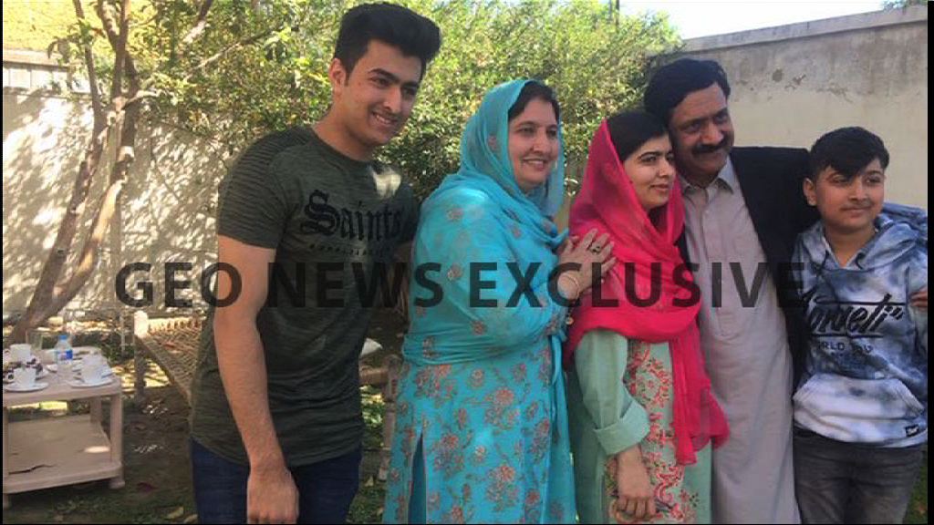 馬拉拉回到巴基斯坦家鄉