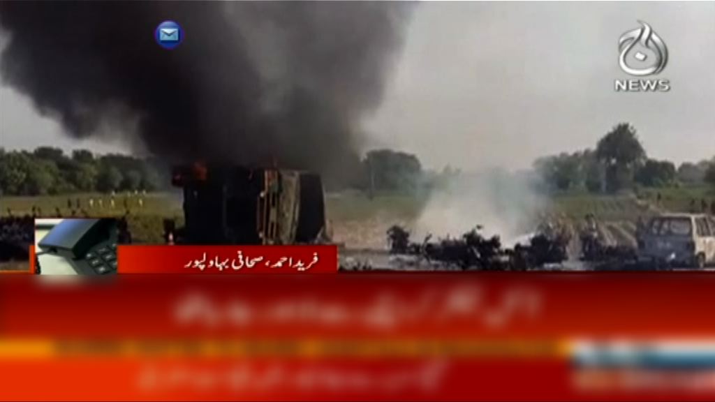 巴基斯坦運油車翻側後疑有人吸煙引大火