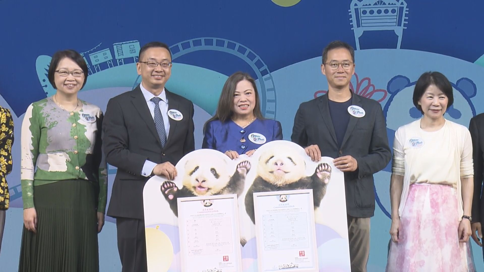 大熊貓龍鳳胎命名「加加」及「得得」　龐建貽︰英文名用普通話拼音沿用過往做法