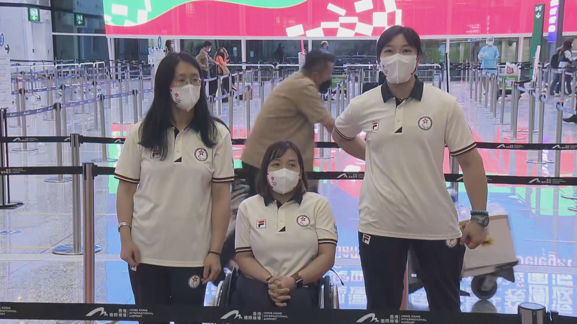 香港殘奧輪椅劍擊代表從東京返港　余翠怡：今次收到市民支持是之前沒經歷過