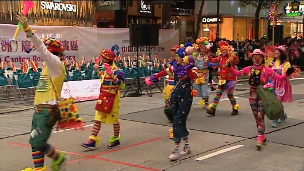 尖沙咀晚上八時開始花車巡遊