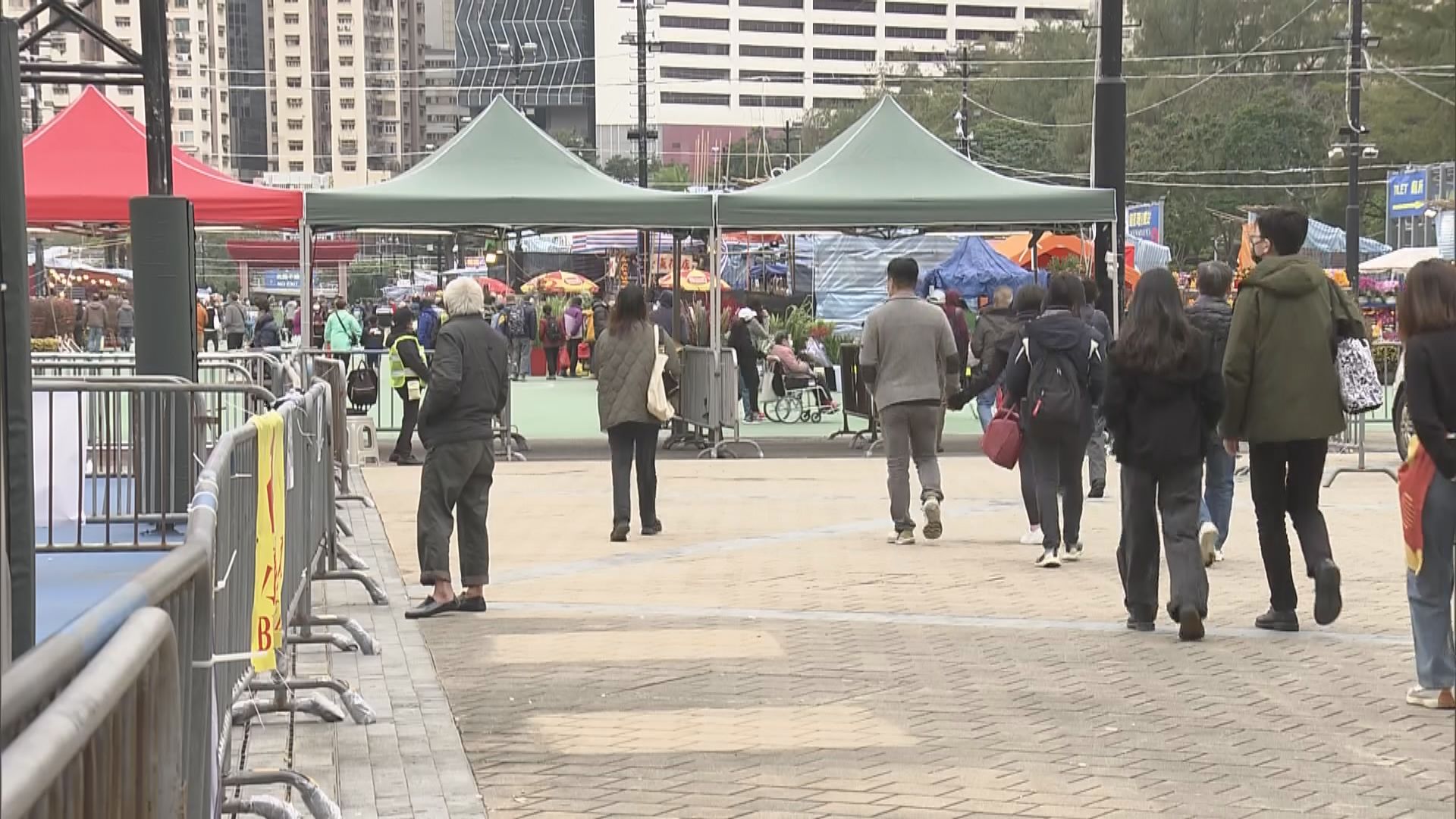 年宵市場開鑼　有市民特意選購心水鮮花