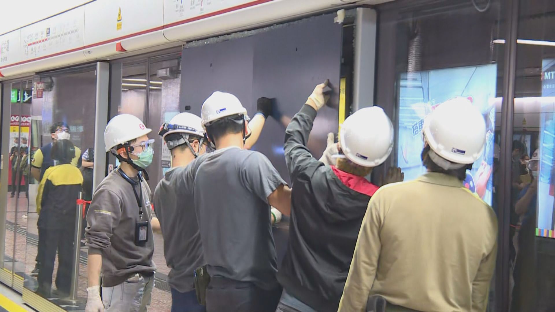 太子站月台玻璃幕門碎裂　警列作發現財物受損