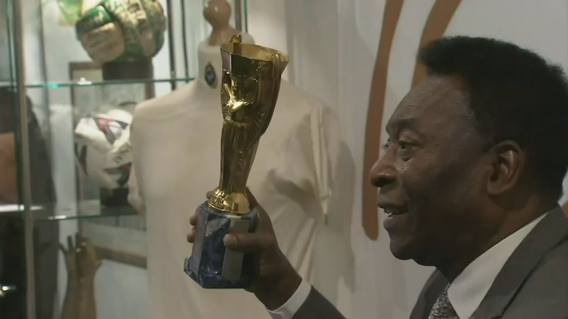 比利仍然留醫　子女抵達醫院陪伴