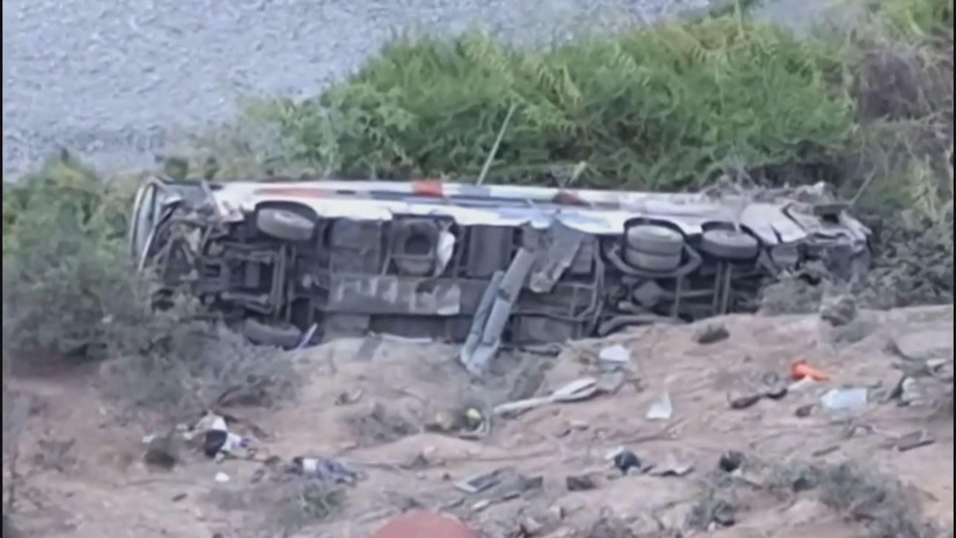 秘魯南部長途巴士墮峽谷最少37死24傷